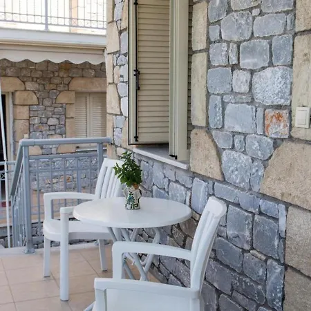 Appartement Manoleas - 7 *