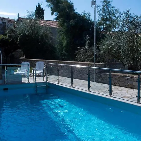Manoleas - 7 * Stoupa